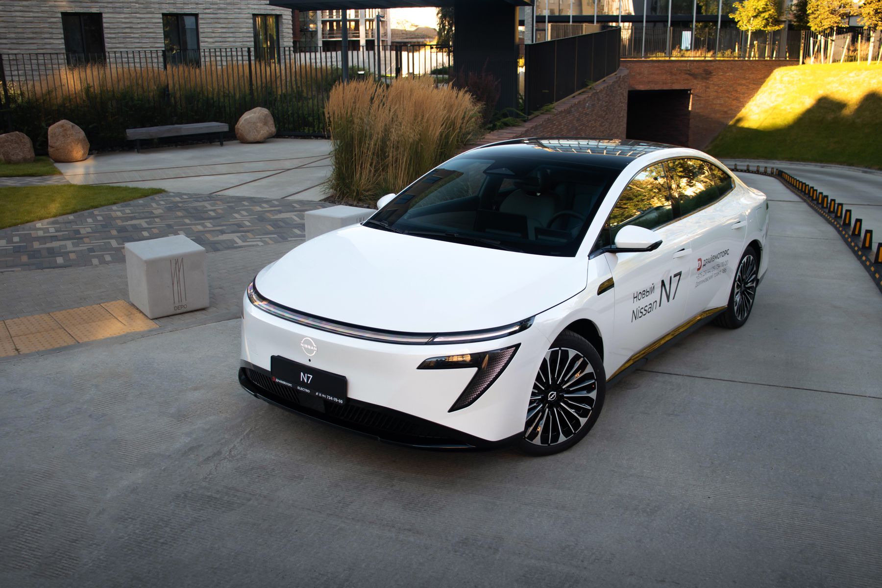 Могилевчанам обрушили цены на хайповый автомобиль Nissan. Смотрите, как дешево